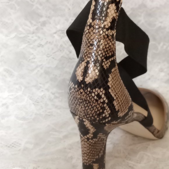 Women's Cole Haan Snake Print Heels Gently worn, like new ! Size 9.5 B / - Picture 2 of 5